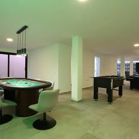 Golden Dunes Shakespeare Villa